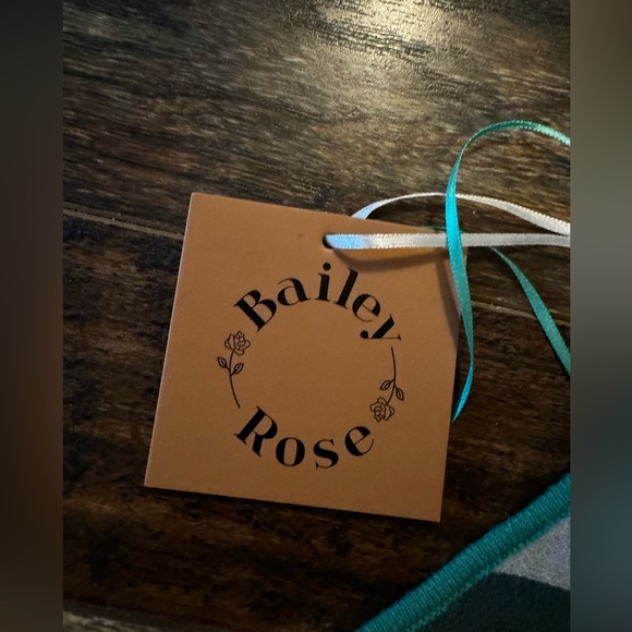 Cropped (Halter top) - Picture 3 of 4